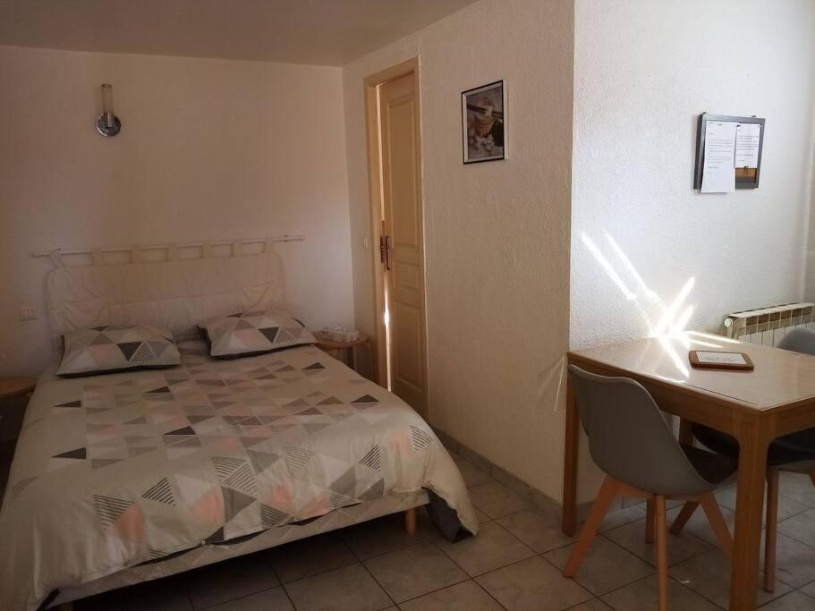 Studio Meuble Independant Tout Confort Classe 2** Aubenas Bagian luar foto